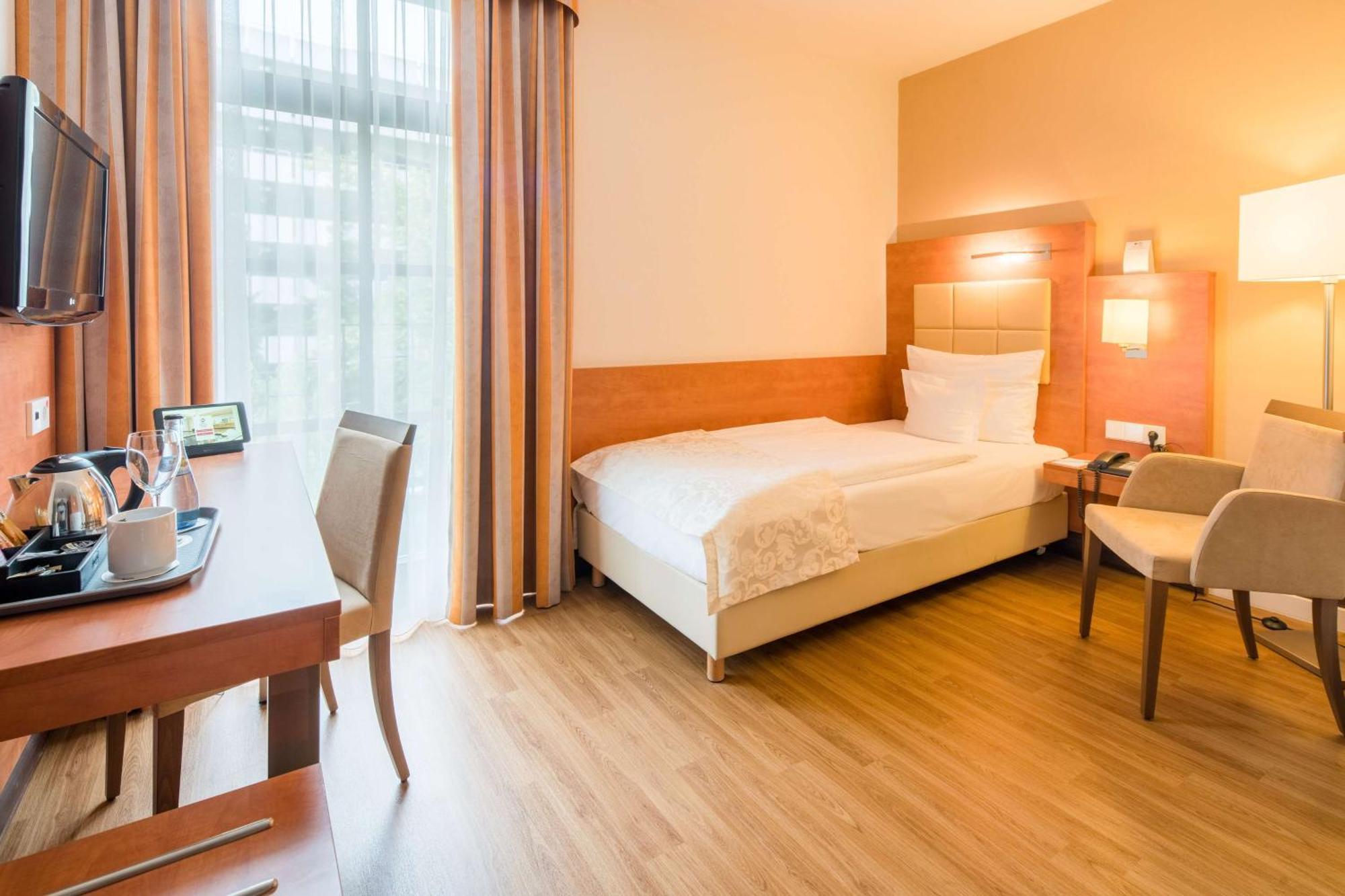 Best Western Plus Hotel Am Schlossberg 뉘르팅엔 외부 사진