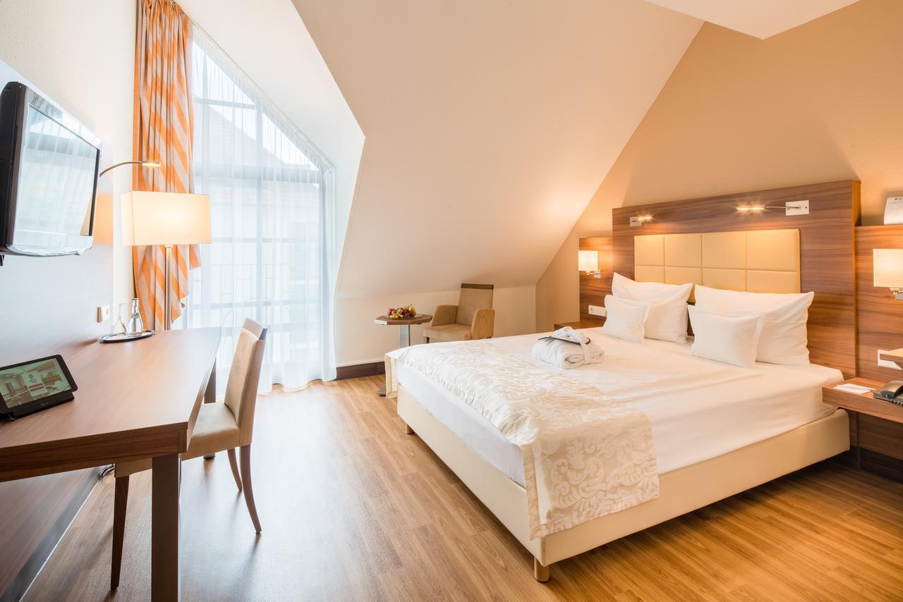 Best Western Plus Hotel Am Schlossberg 뉘르팅엔 외부 사진